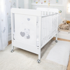 Patut Bebe din Lemn Masiv, BabyDreams Balu cu Sertar, 133x71x106 cm, Alb-Gri, Design Elegant Italia 